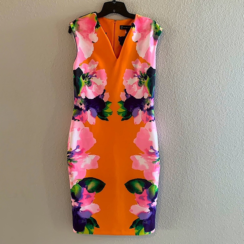New York & Company Floral Bodycon Dress. Size Medium. NEW !